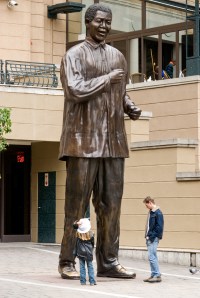 Nelson Mandela statue in Sandton Nelson Mandela statue in Sandton
